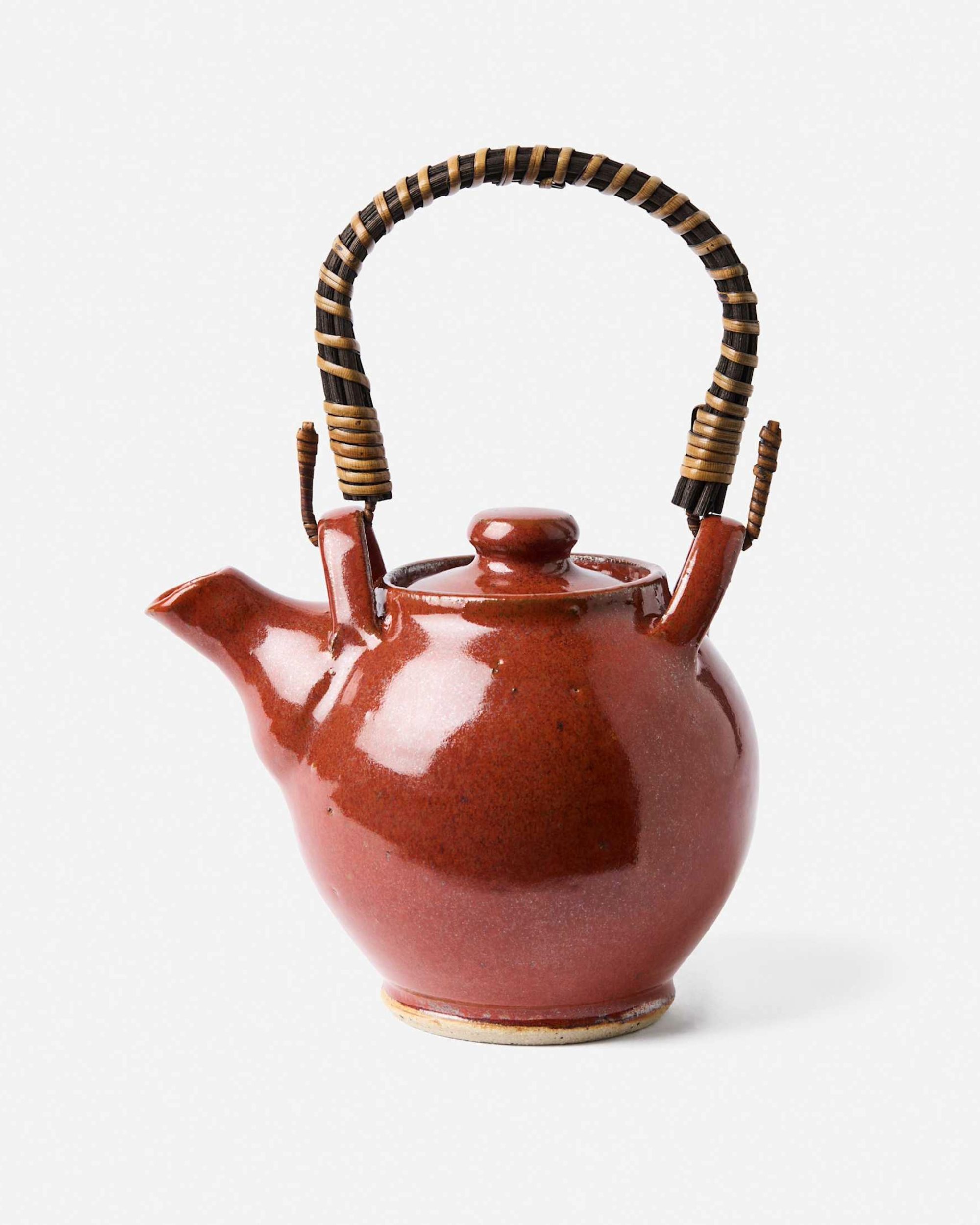 Teapot Red with Rattan